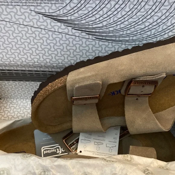 Birkenstock Arizona Suede Sandals in Taupe. BRAND NEW! FREE SHIPPING - Picture 6 of 7